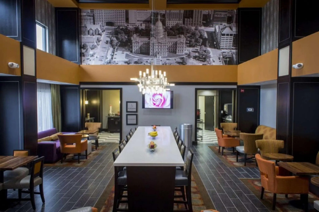Hampton by Hilton Lansing West