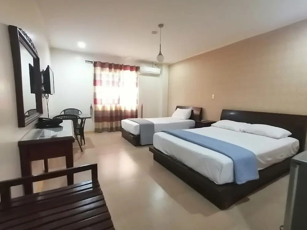 Oyo 654 Golden Hotel