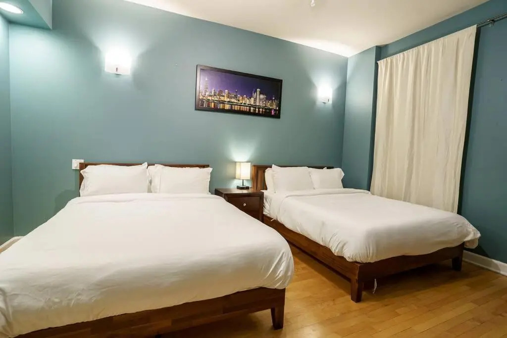 River North 3BR/2BA: HUGE, Parking, Center Chicago
