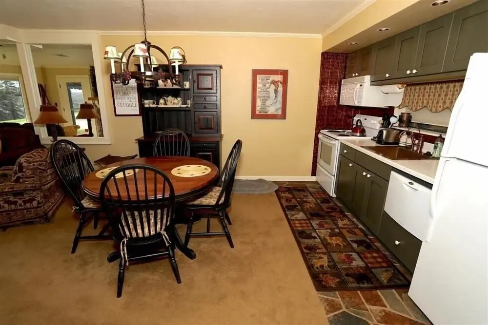 Seven Springs 1 Bedroom Premium Condo, Walking Distance to Slopes by RedAwning