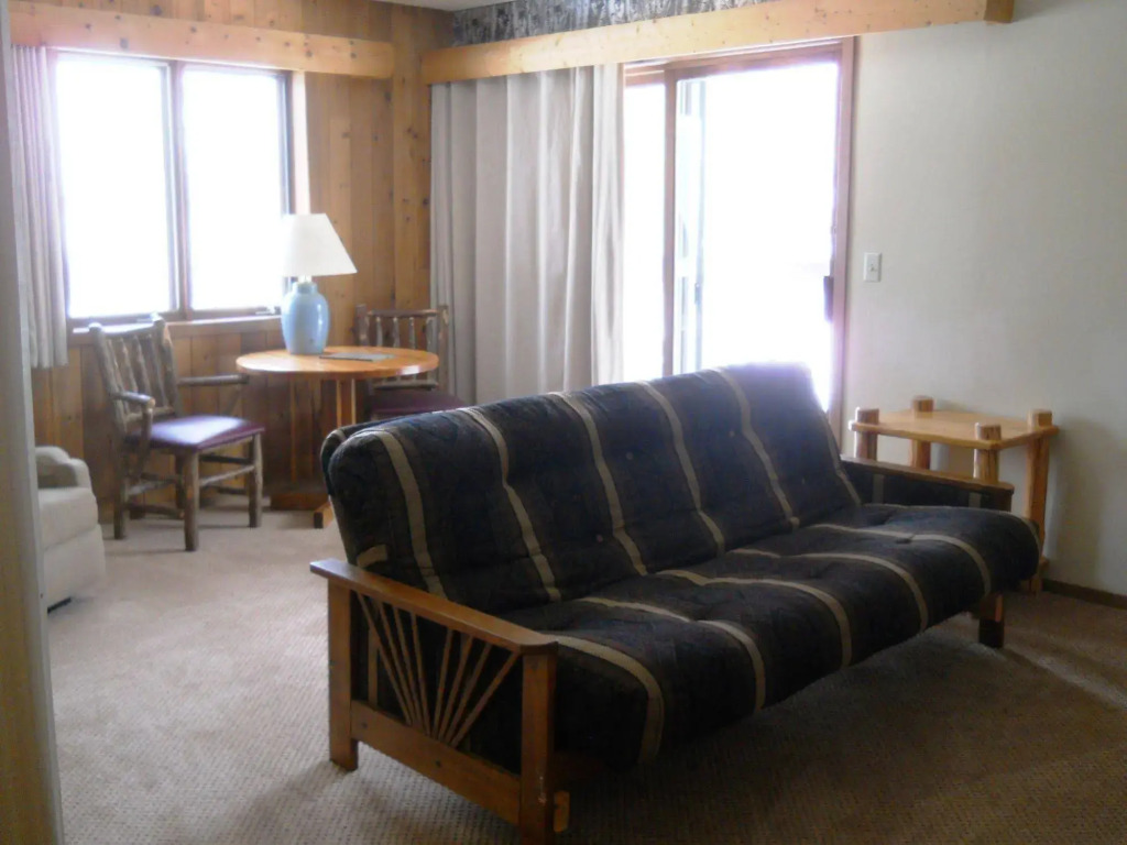 Lakewoods Resort & Lodge