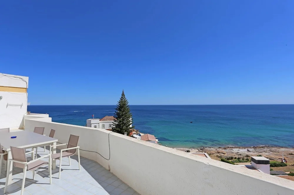 B83 - Calheta Terrace View Apartment