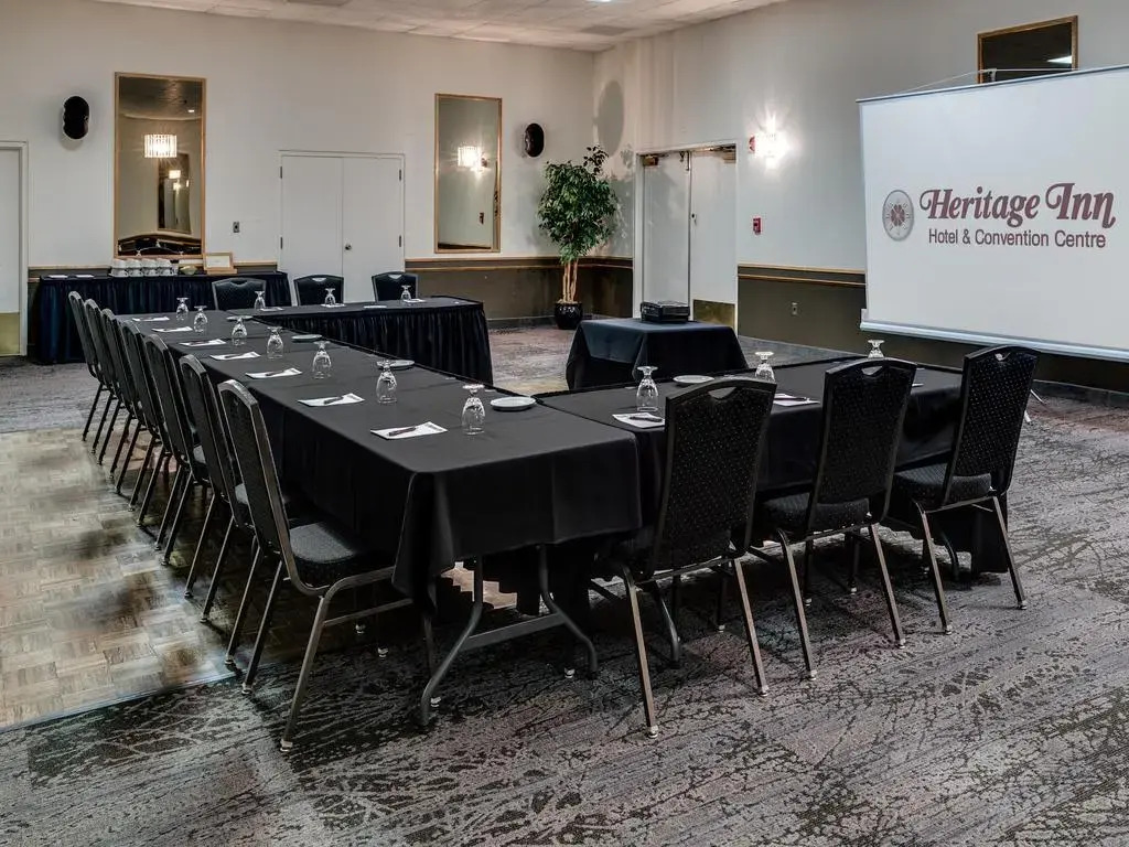 Heritage Inn Hotel & Convention Centre - Pincher Creek