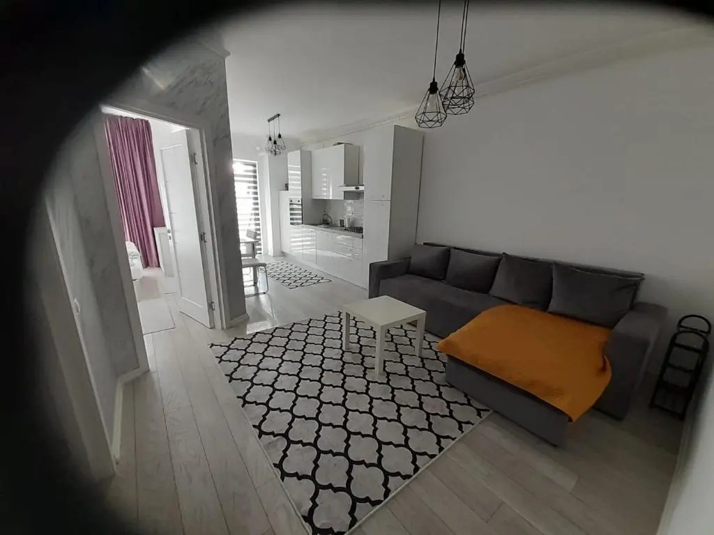 Apartament de lux cu curte si parcare