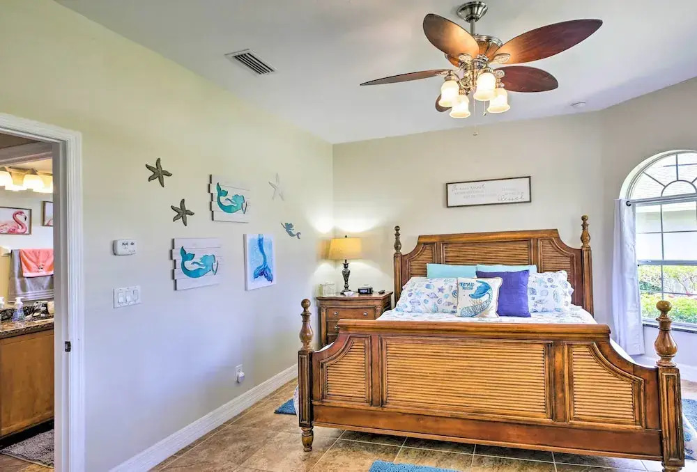Waterfront Pool & Spa: Relaxing Cape Coral Retreat
