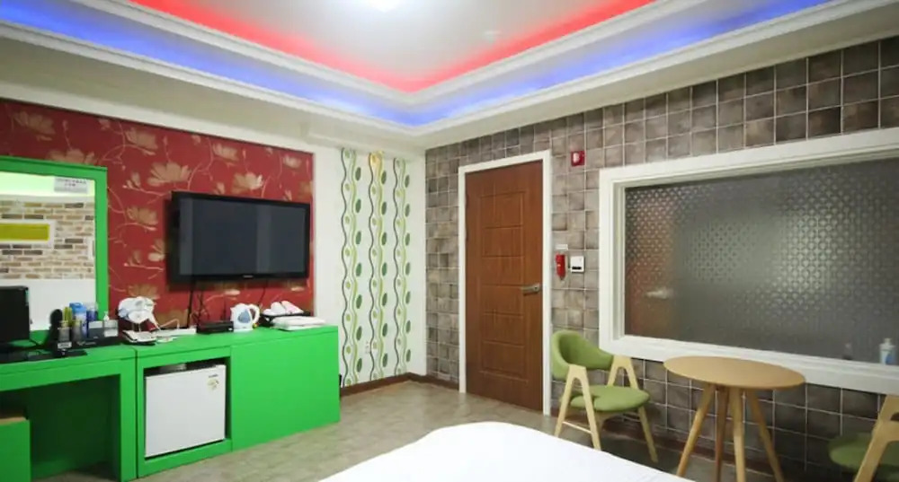 W Motel