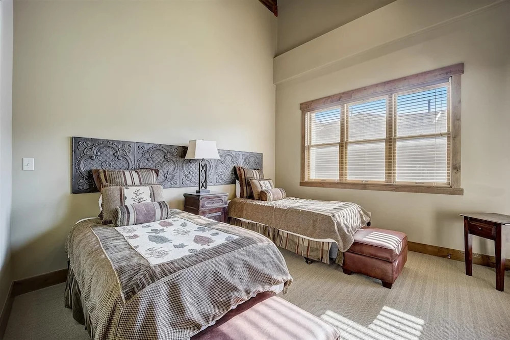 Mont Cervin 32 by AvantStay Ski In Ski Out Home in Silver Lake Village w Hot Tub