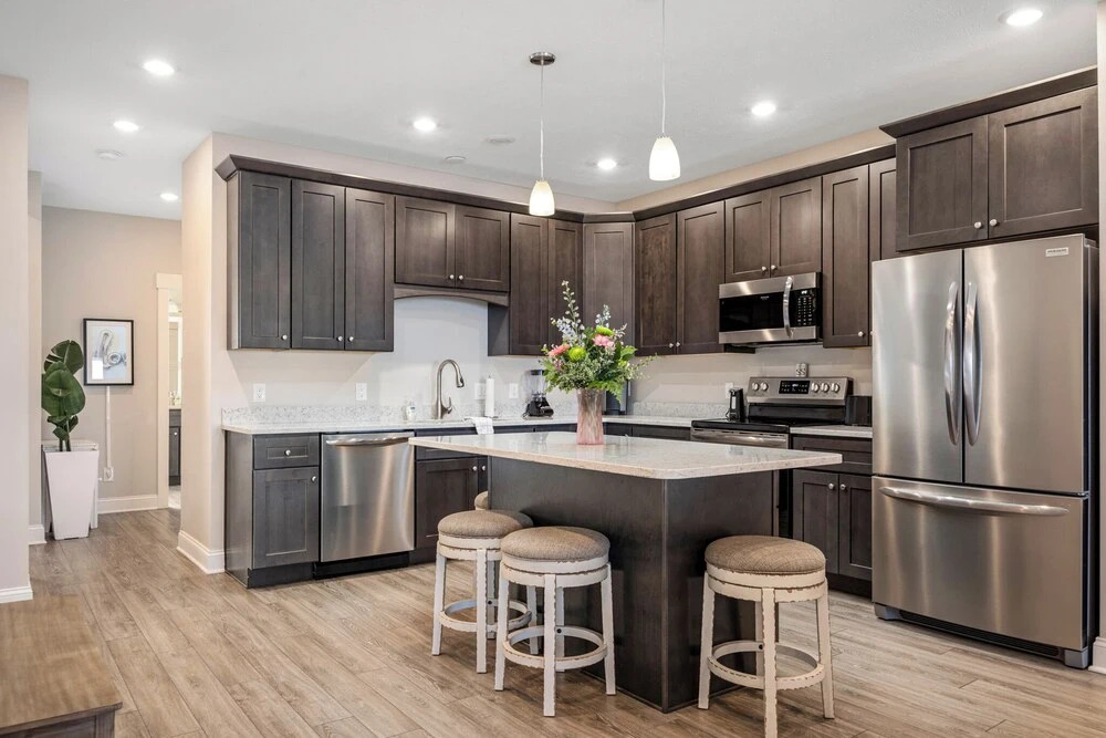 539 Bay St. Lake View Condo Unit 402W