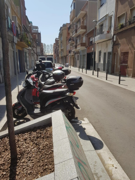 4 mints to beach 15 mints to Barcelona