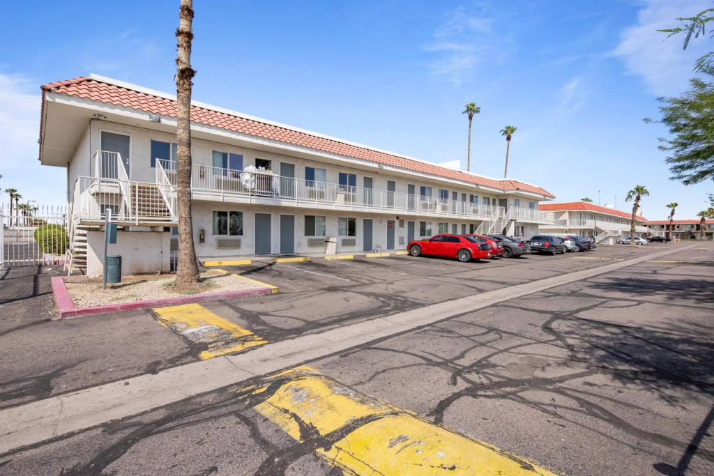 Super 8 by Wyndham Phoenix West