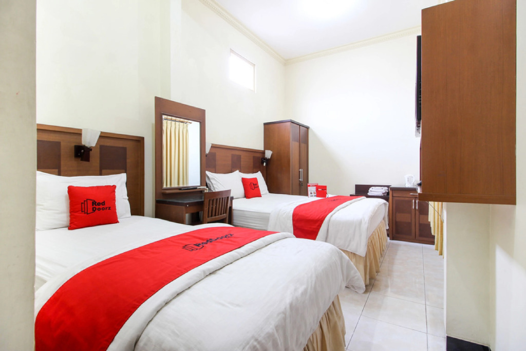 RedDoorz plus @ Tegal Panggung