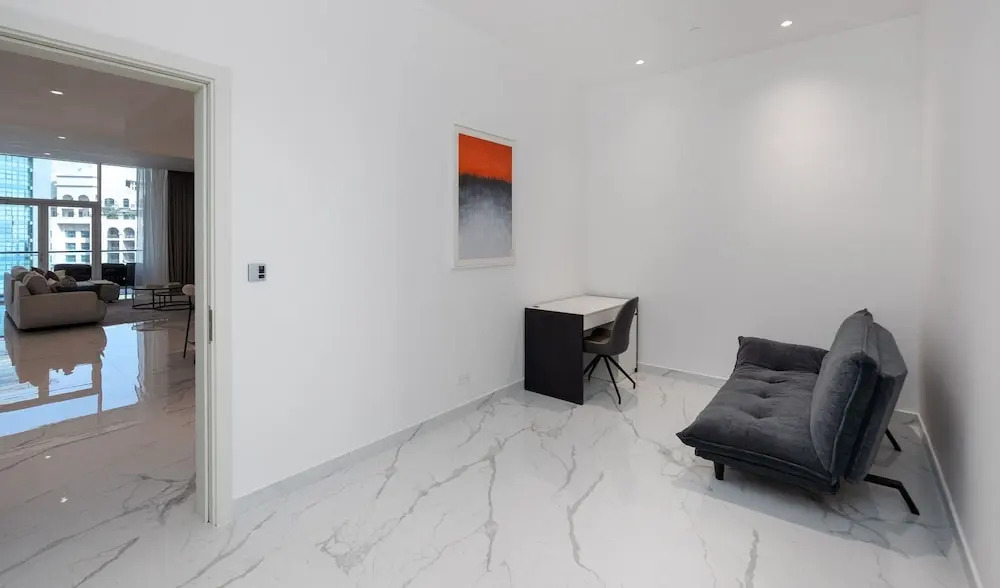 Modish Palm 3BR w Private Balcony Beach Access