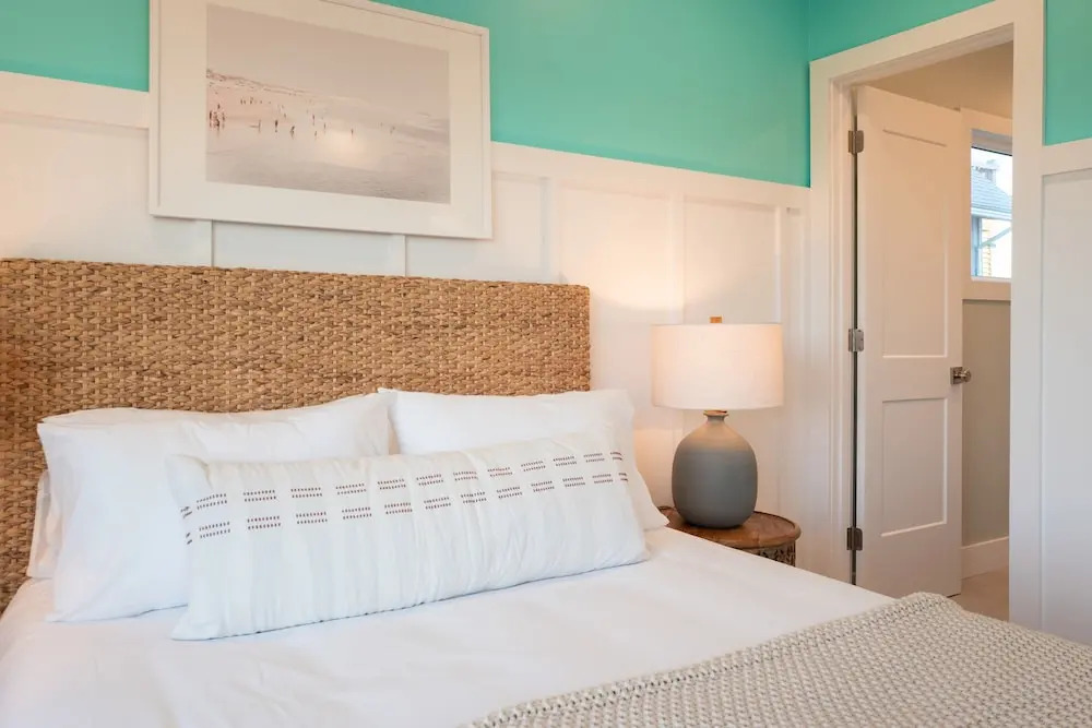 Ocean's Eye by Avantstay Beach Front Home w/ Roof Top, Pool & Putting Green!