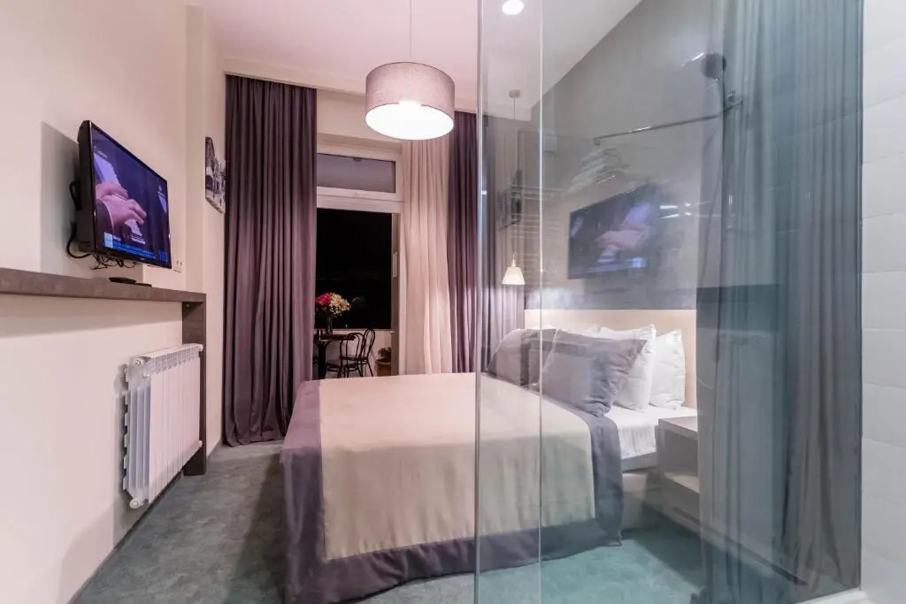 Luxury 3 BR apartment by Freedom square City Center