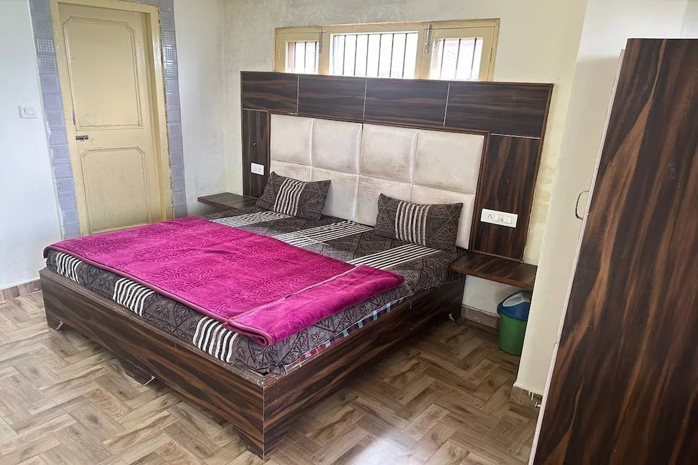 N V Villa Homestay