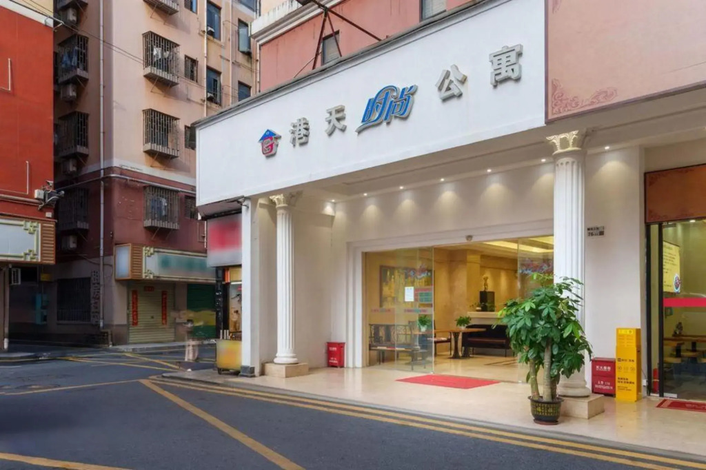 Gangtian Fashion Apartment (Shenzhen North Railway Station)