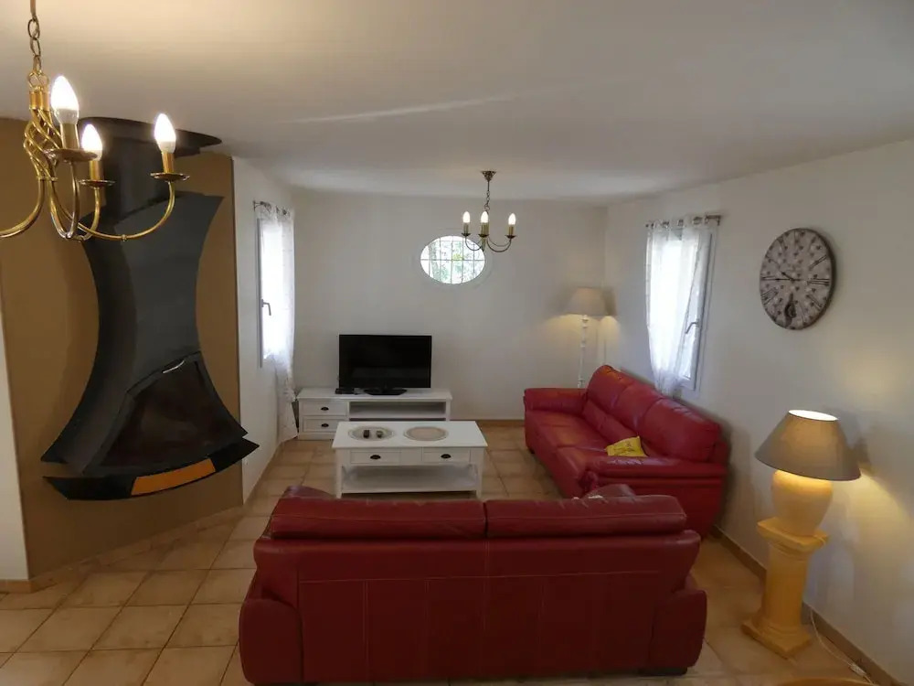 Inviting villa in Saint Paul trois Chateaux with pool