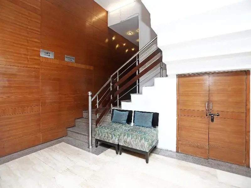 OYO 4258 Hari's Court Inns & Hotels