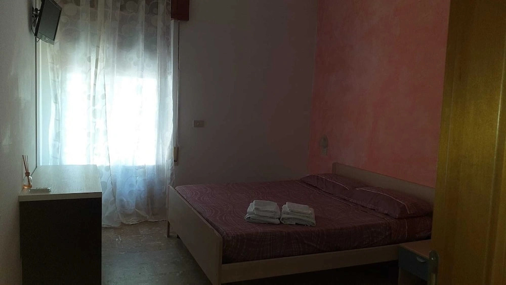 Room-quadruple Room for a Totally Relaxi