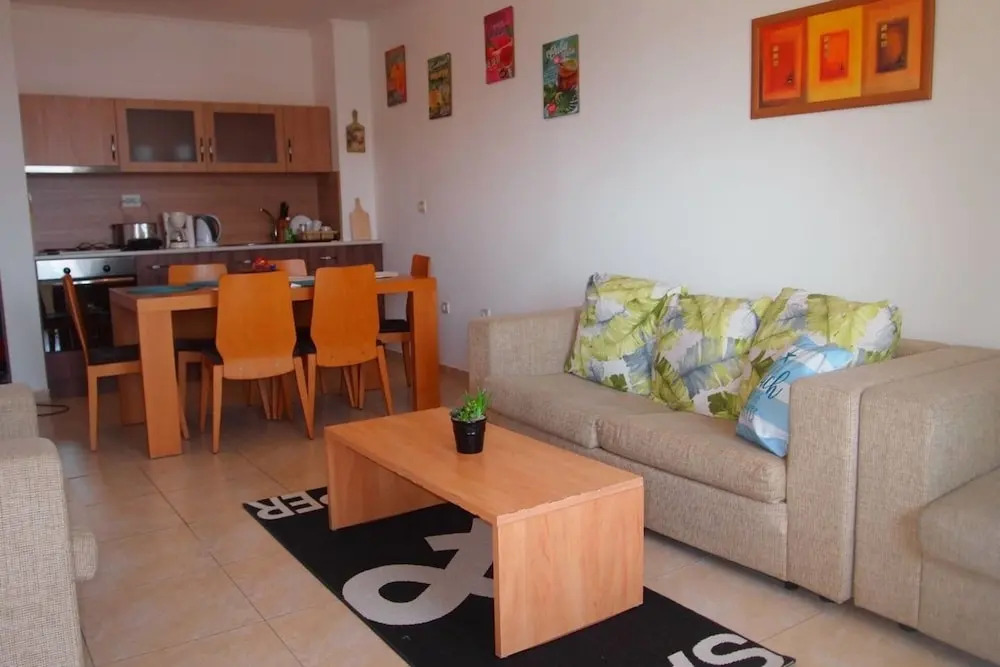 Sea View 2 bed Apartment With Pool