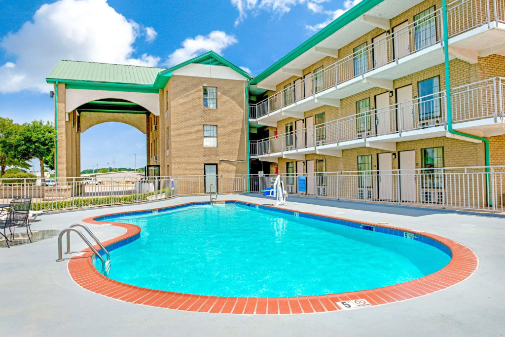 Super 8 by Wyndham Lakeland
