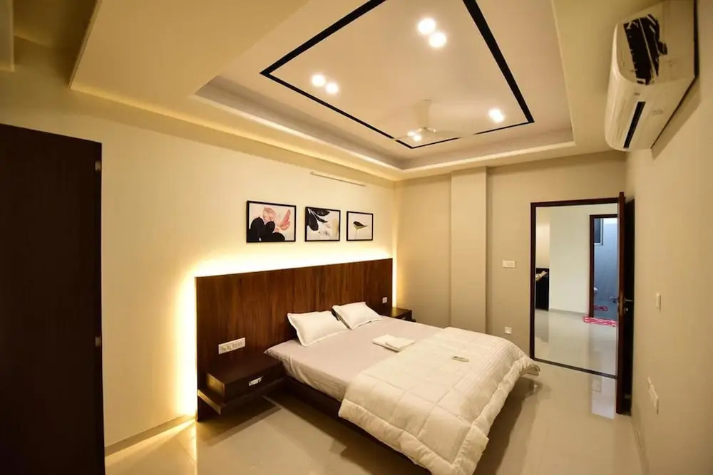 StayEden - Morden Upscale 2BHK Airport