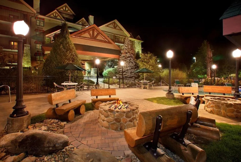 Bearskin Lodge on the River