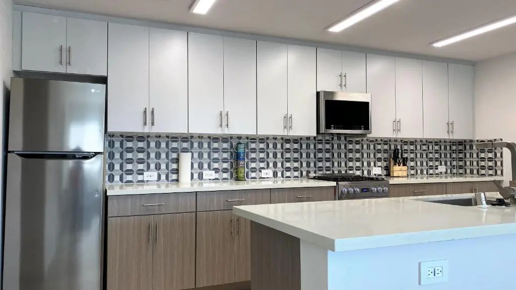 Beautiful and Sunny 3bd 2ba Hollywood Apartment