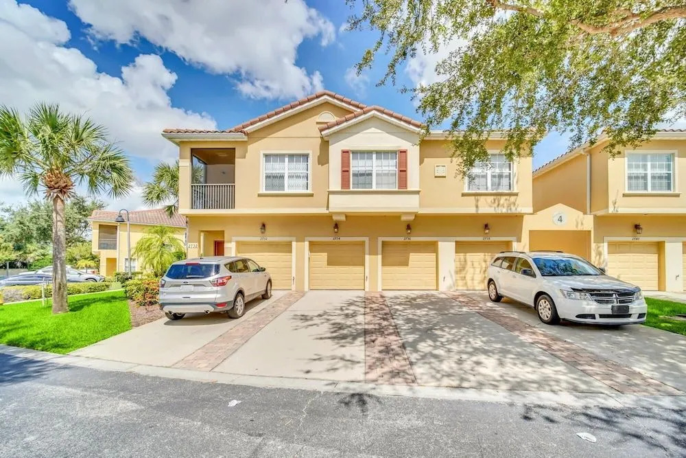 Brand NEW Garden View Condo Minutes to Disney