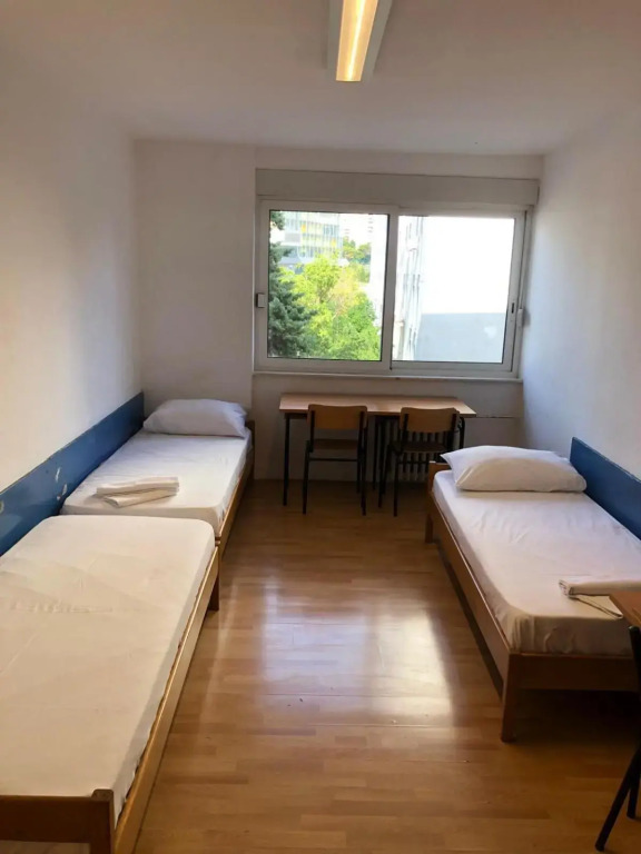 Split Summer Budget Rooms