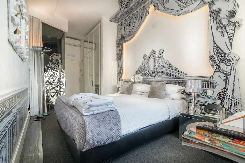 Teatro Boutique Rooms & Suites