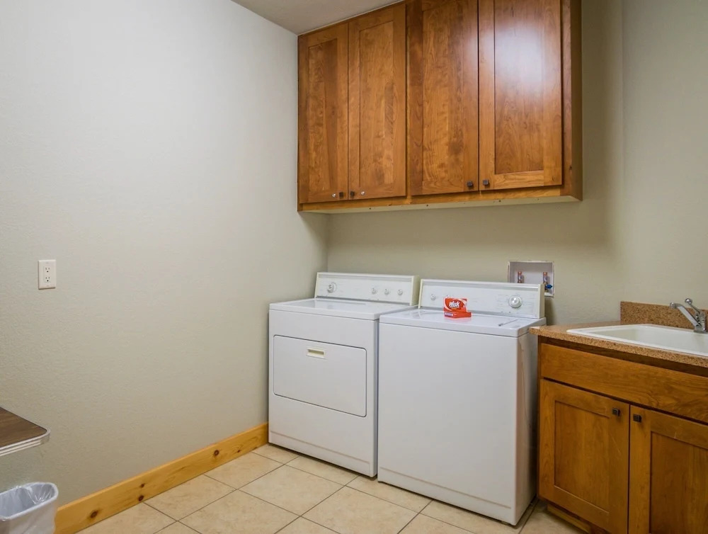 Serenity Luxury Vacation At Windcliff 3 Bedroom Home by RedAwning