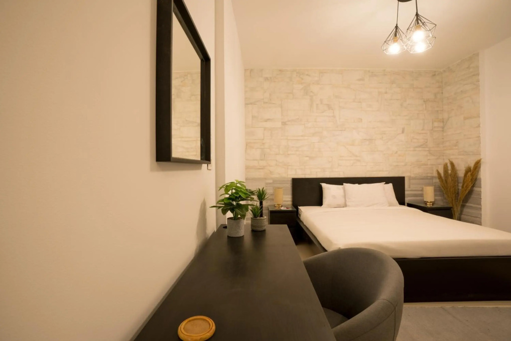 Elegant Hospitality - Garden Duplex