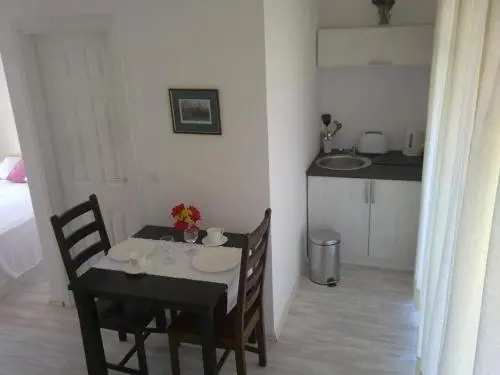 Ana Rooms