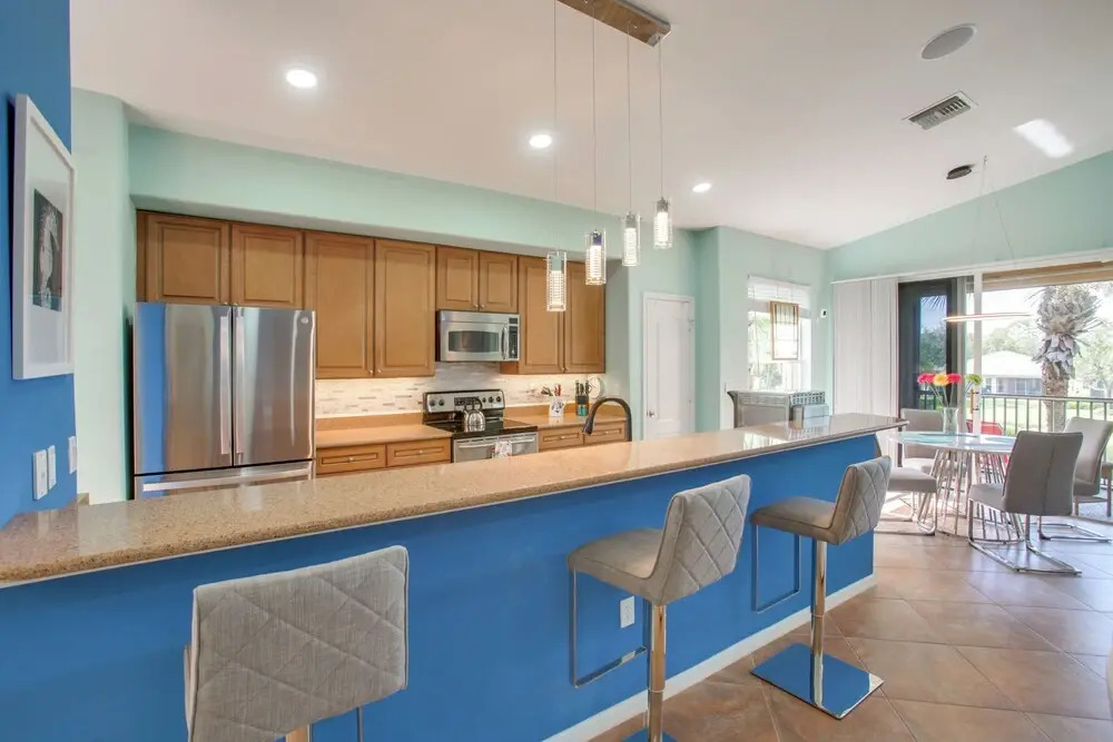 3 Mi to Dtwn Fort Myers: Condo w/ Pool & Hot Tub