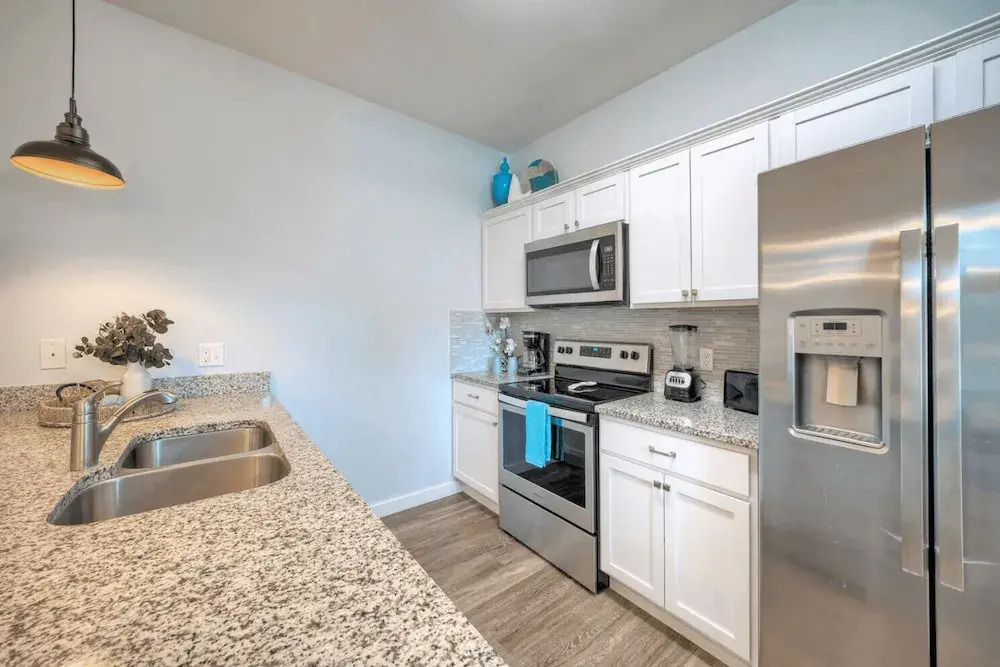 Sleeps 23, 2 Beachside Homes Resort Pool, Walk to the Beach, Balcony + Yard