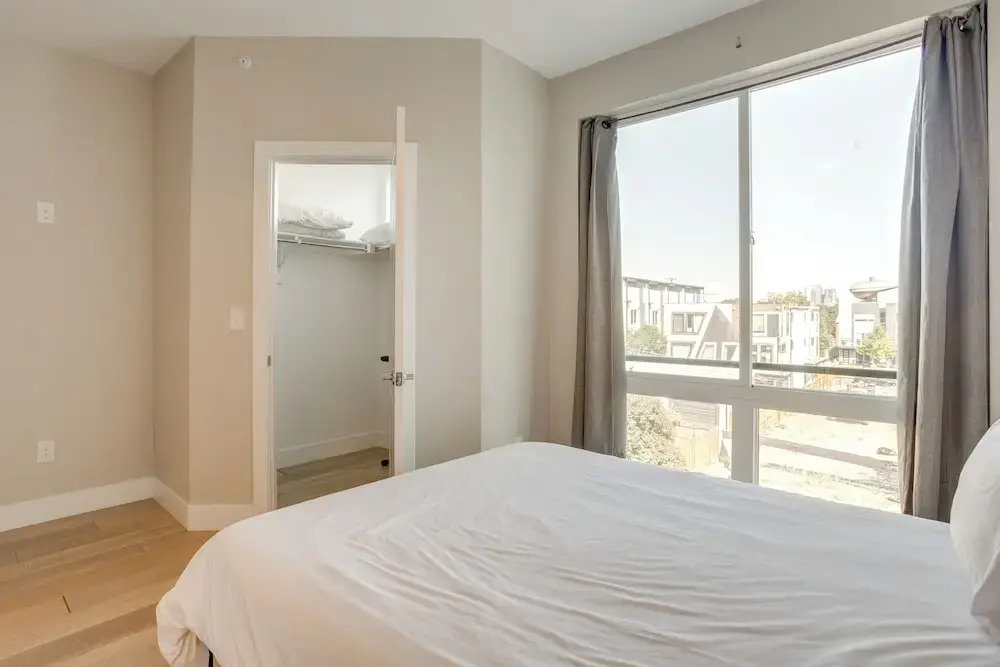 Mountain-view Rooftop Deck: Denver Townhome