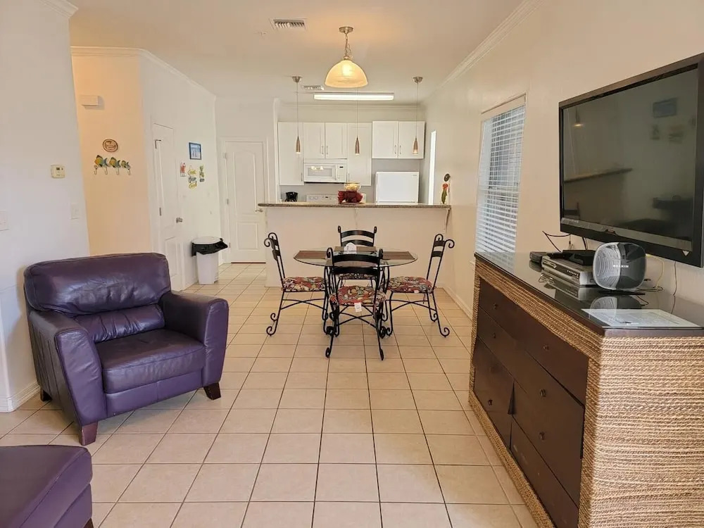 Sparkling Pool Easy Walk to Beach Los Cabos 2 Bedroom Home by Redawning