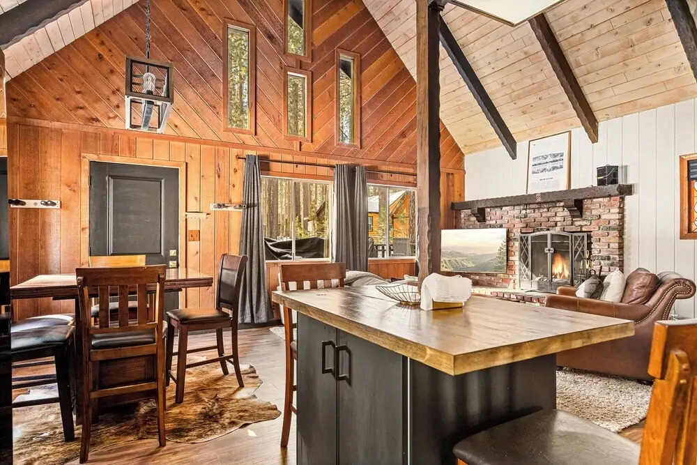 Backway Hideaway Close to the Village!