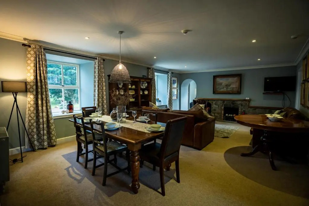 The Farmhouse, 6 Bed Property, Forres