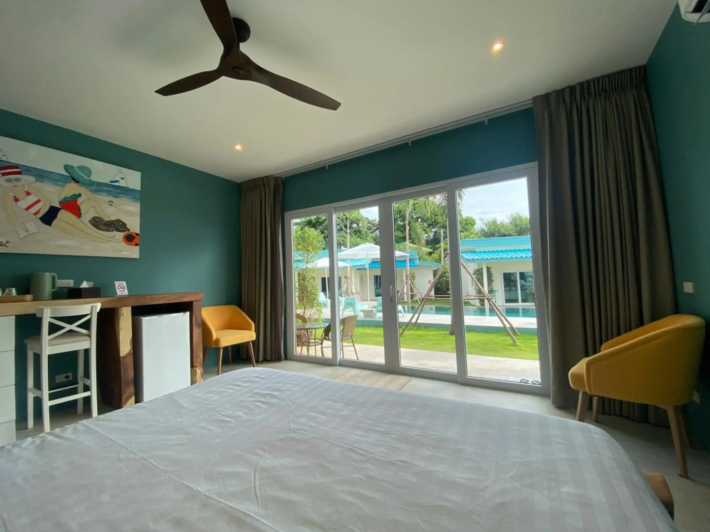Le Petit Saint Tropez Beach Resort Khanom