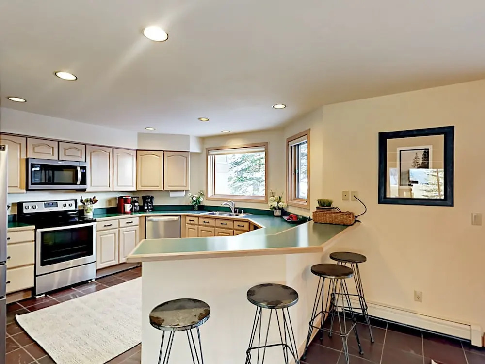 Exclusive Mountain Retreat #B - 4 Br Duplex