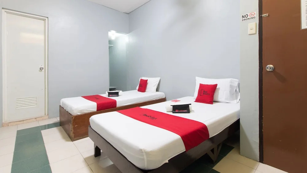 RedDoorz at Teofila Lodge