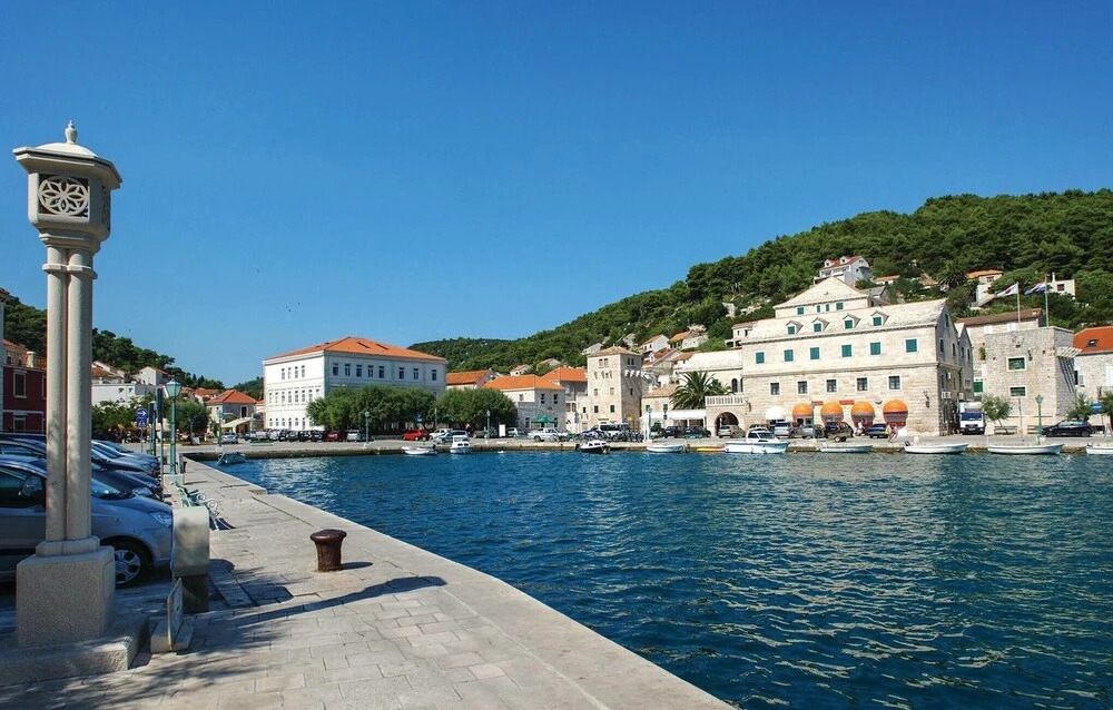 Beautiful Home In Pucisca With House Sea View