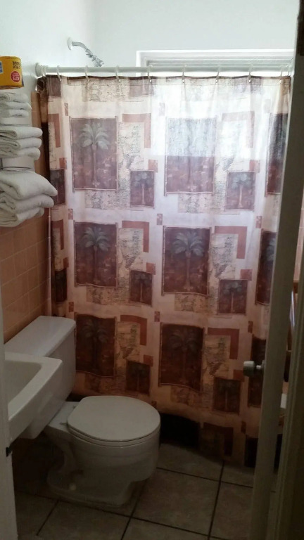 Royal Hawaiian Motel/Botel