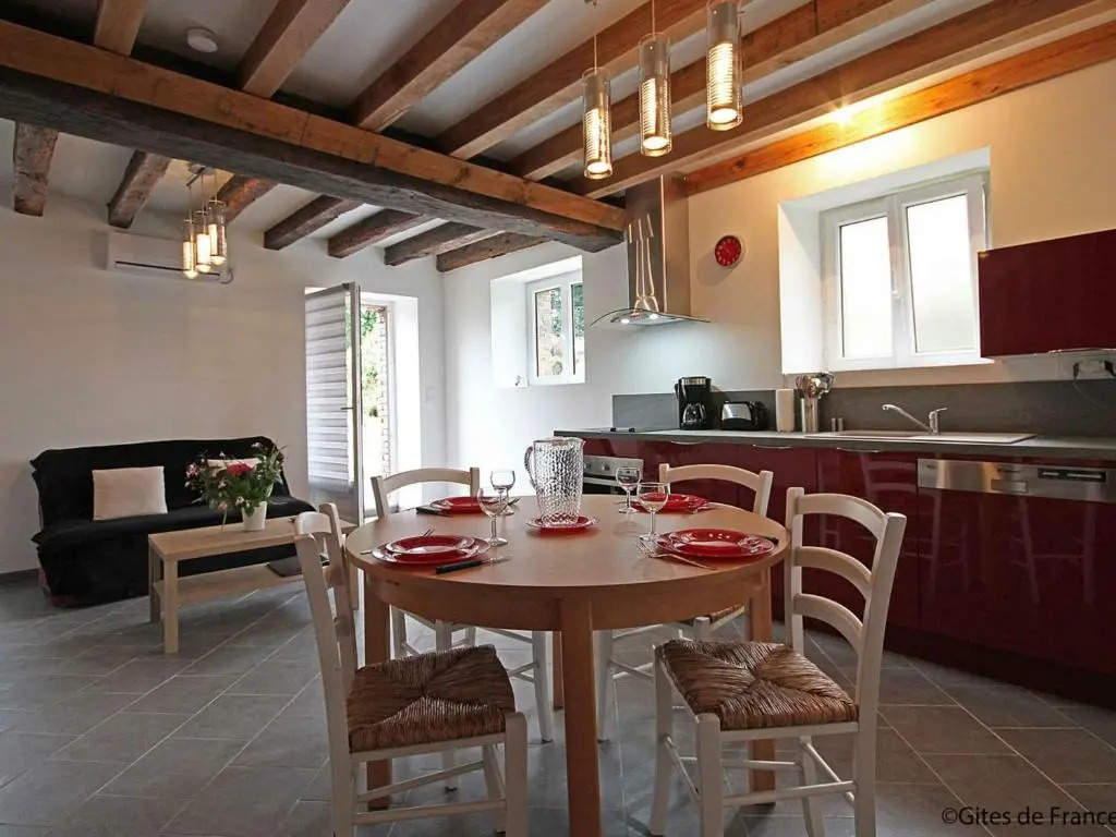 Ancien moulin avec terrasse et animaux acceptés - FR-1-497-84