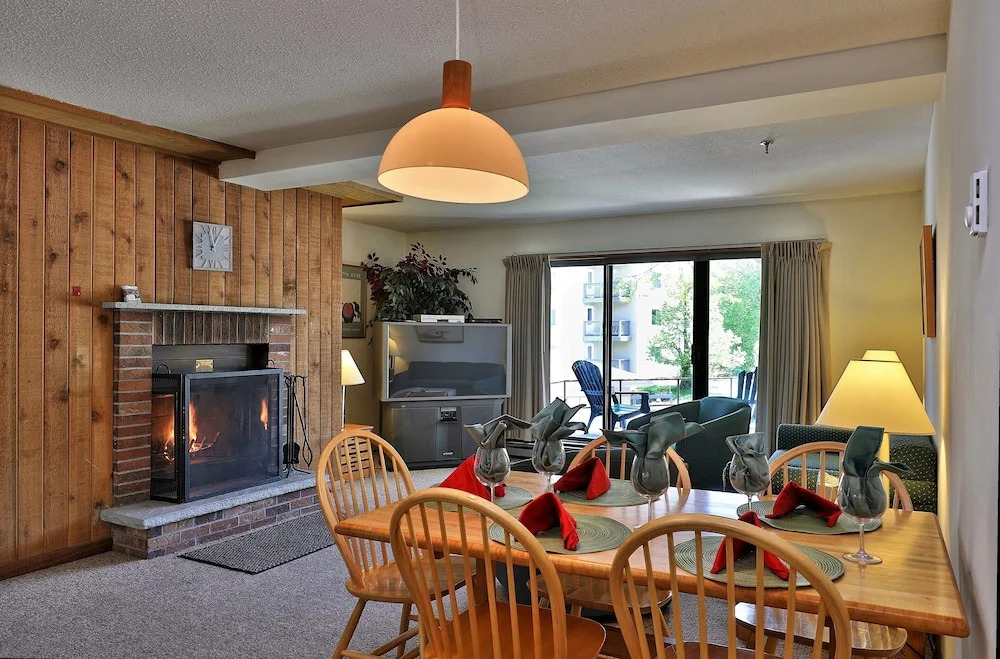Mt Green 2br/2ba Condo: Close to Killington. Hot Tub. Pool. 3a07