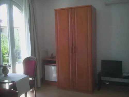 Ana Rooms