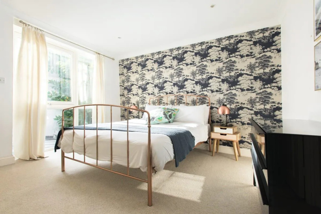 The Harrods Mews - Modern 4BDR Mews Home with Rooftop Terrace & Garage