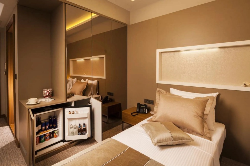 MAJURA HOTEL BUSINESS